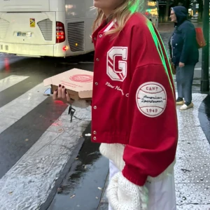 Jersey jacket - Säljer min fina bomber/jersey jacket från Gant!❤️så himla finn och perfekt inför våren. Pris kan diskuteras!