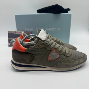 PHILIPPE MODEL TRPZ - Philippemodel TRPZ - Skick: 8,5/10 - Tillbehör: Enbart skorna - Storlek 43 sitter som 44 - Nypris ca 3700kr - Deluxecloset