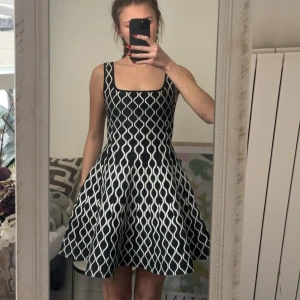 Maje klänning - Säljer min så fina klänning från maje! Pris kan diskuteras💕