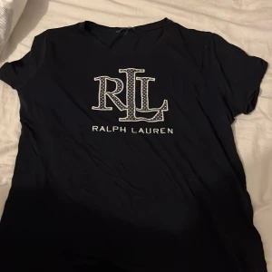 T shirt  - T shirt i fint skick. 