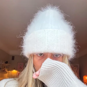 FWSS liknade mössa  - Säljer denna sååå snygga  mössa inspirerad av FWSS mössorna så snygg och perfekt nu till sportlovet🎀🎀🎀