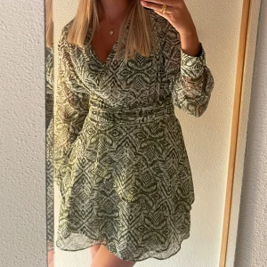 Zara klänning❤️ - Säljer denna superfina klänningen då jag använde den en gång😊