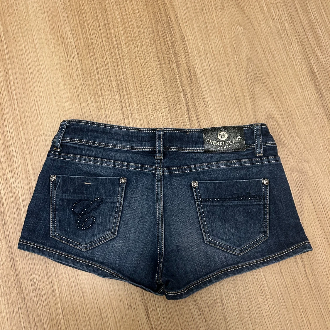 Mörkblå jeansshorts från Cherri Jeans - 1