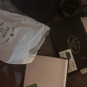 Väska - Haft den sen 2022 och är i topp skick inga skador eller liknade du får med dustbagen kartongen prislappen och kortet, snabbköp går att diskuteras 