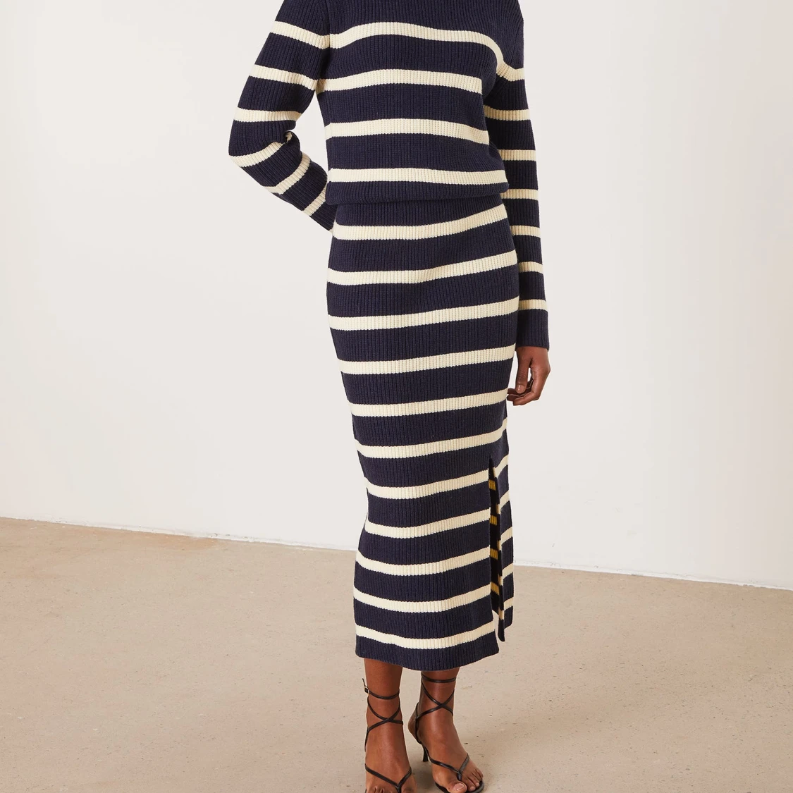 Svart och vit randig klänning adoore - 1