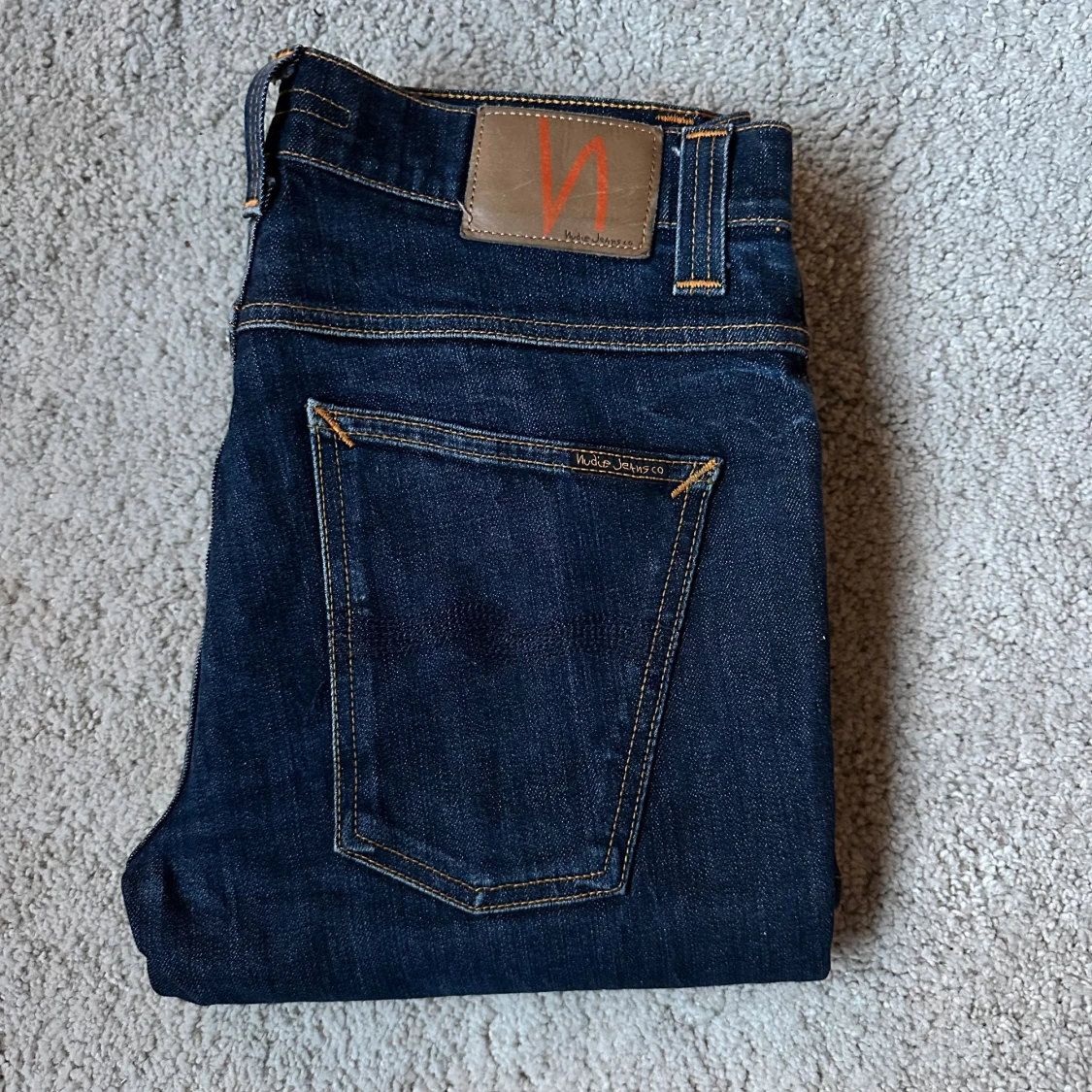 Mörkblå jeans från Nudie Jeans