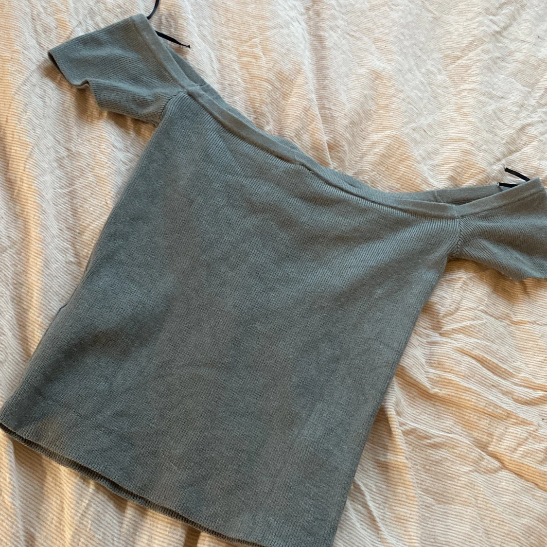 Grå offshoulder topp från H&M - 2