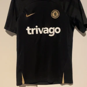 Svart fotbollströja från Nike - Chelsea pre-match tröja