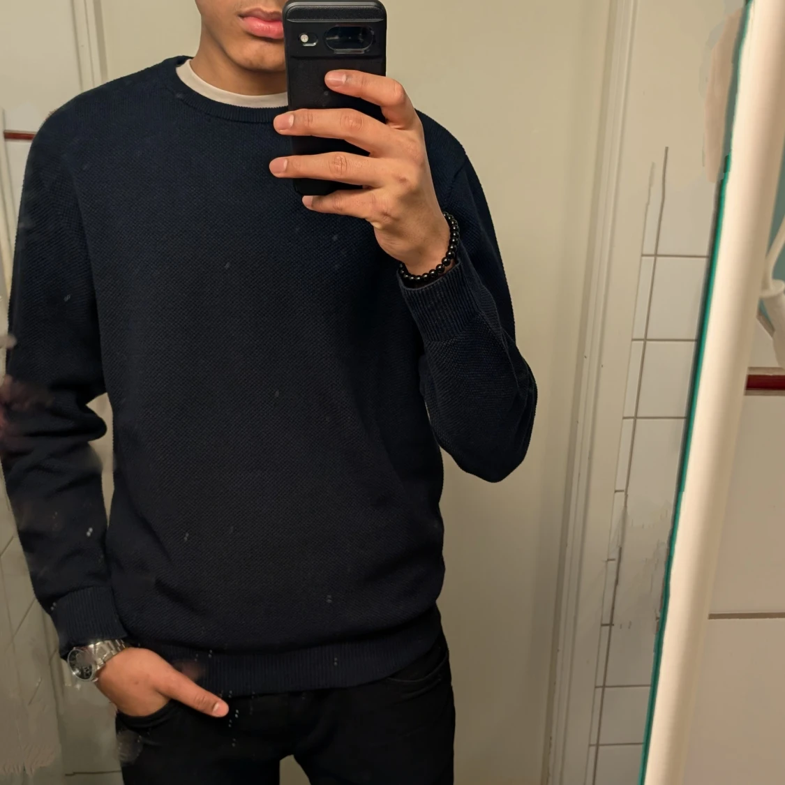 Mörkblå tröja i storlek L