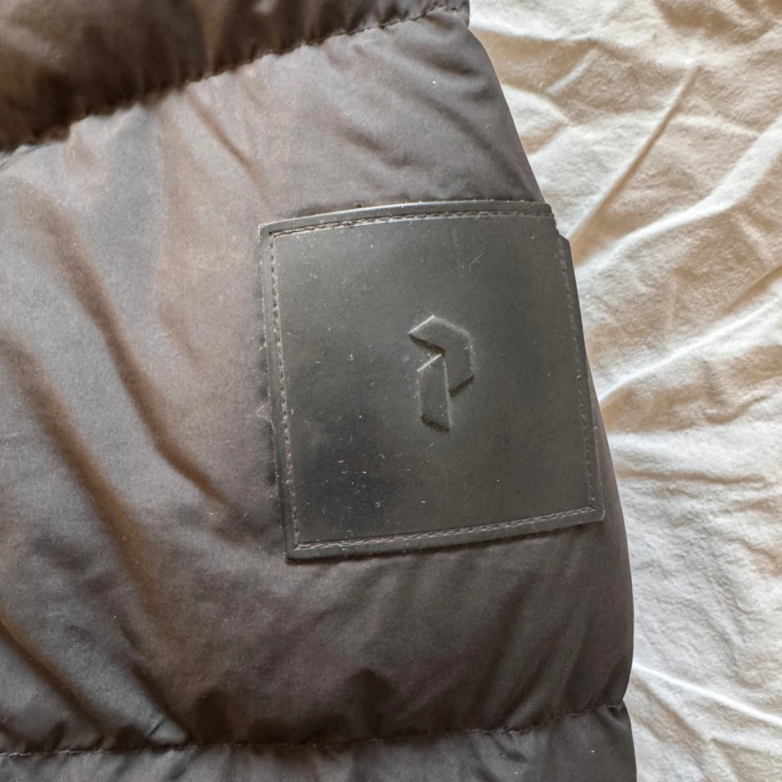 Svart dunjacka från Peak Performance - 2