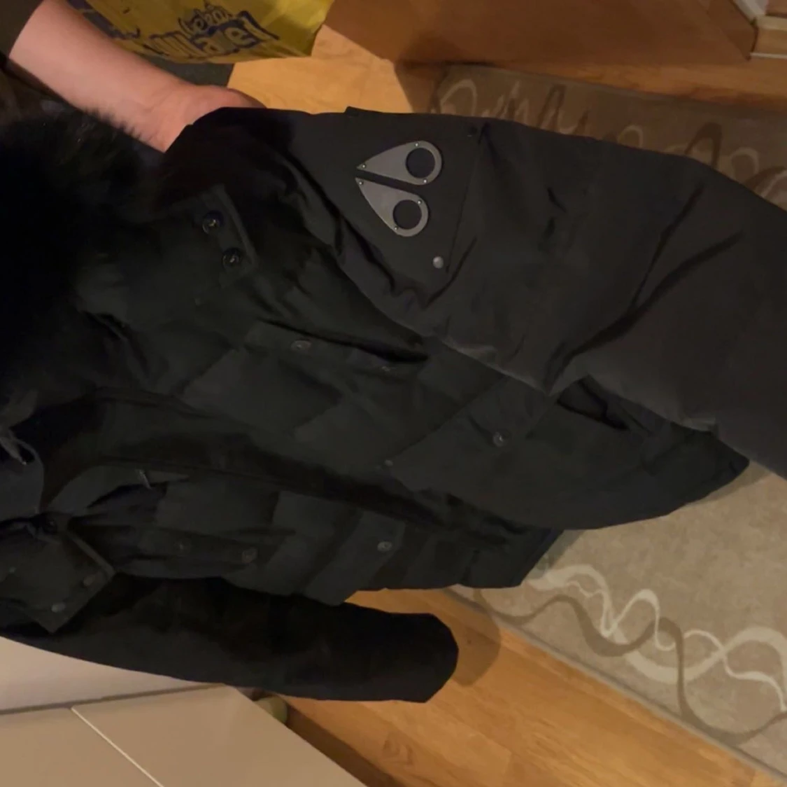 Svart Moose Knuckles jacka