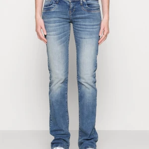 Ltb valerie jeans - Så snygga lågmidjade jeans från ltb i modellen valerie, inga defekter o helt slutsålda🩷