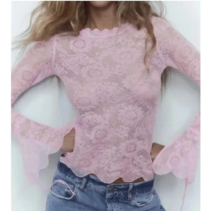 Rosa spetströja zara - Så fin rosa spetströja från zara i bra skick! Strl 38 men skulle mer säga att den är 36-38 🦄 