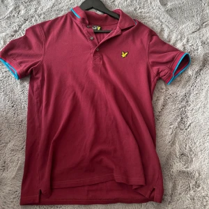Lyle & scott tröja  - Jätte fint jätte rent här nästan aldrig änvänd den Storlek M men om du behöver hjälp med storlek bara skriv till mig.