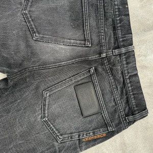 Burberry jeans - Ett par burrberry jeans i helt ny skick. Storleken står som 32/32 men den är mycket mindre i storleken så skriv om mått