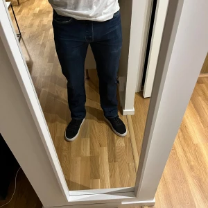 Blåa Levis 501  - - Raka 501:or i storlek - Storlek 32/32 -  Inga defekter 