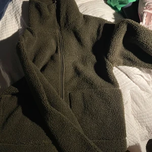 Grön Teddy javka - Grön Teddy jacka från hm. Oanvänd med prislapp