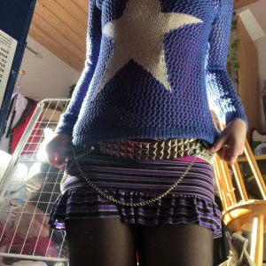 Stjärna stickad tröja⭐️ - Tröjan är genomskinlig men är jättefin med ett svart linne under. Den är i barnstorlek men sitter bra på mig ändå💗