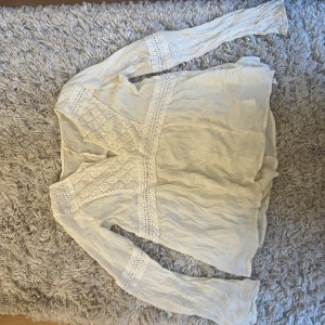 Super din blus - Super fin blus från  hollister🥰Storlek S