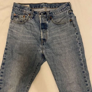 Levi's jeans 26/27 - Storlek: 26/27 Skick: 8/10 Hör av er vid funderingar