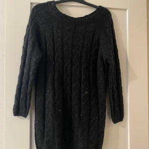 Virkad klänning  - Okej skick  En kortare klänning 