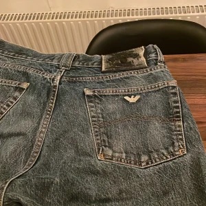 Armani jeans  - Hej, säljer mina Armani jeans då dem är för små!  size 34