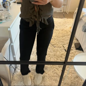 Kostymbyxor  - Kostymbyxor från bikbok🫶 De är i strl 34 så ganska små för mig som är 36. Bra skick!