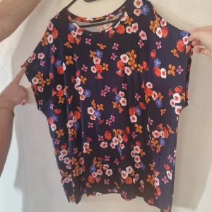 Blus - Super fin knappt använd blus, lapparna är avklippta🫶🏼