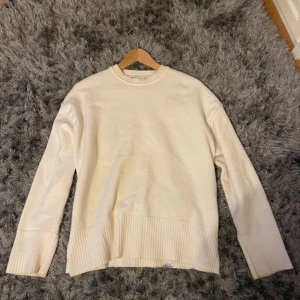 Fin höst tröja🤍 - Fin tröja från zara i storlek M❣️
