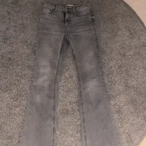 Säljer mina i princip nya Gina jeans, nypris är 600kr. Toppen skick! 