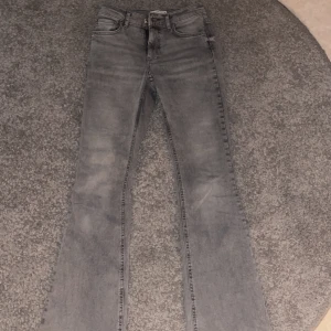 Gina Tricot bootcut jeans - Säljer mina i princip nya Gina jeans, nypris är 600kr. Toppen skick! 