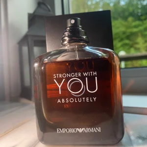 Armani stronger with you absloutley  - Nu säljer jag min absloutley då jag bytte ut min intensly för den, och tyckte att absloutleyn ej passade mig lika bra. Så vill sälja den för bra pris, byten funkar också👍🏼, parfymen är ungefär 90 utav 100ml.