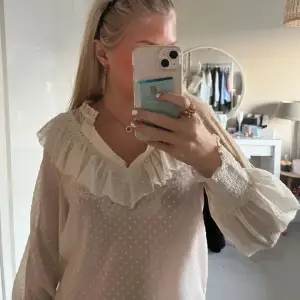 Blus från zara i storlek XS❣️ skriv om ni vill ha fler bilder.