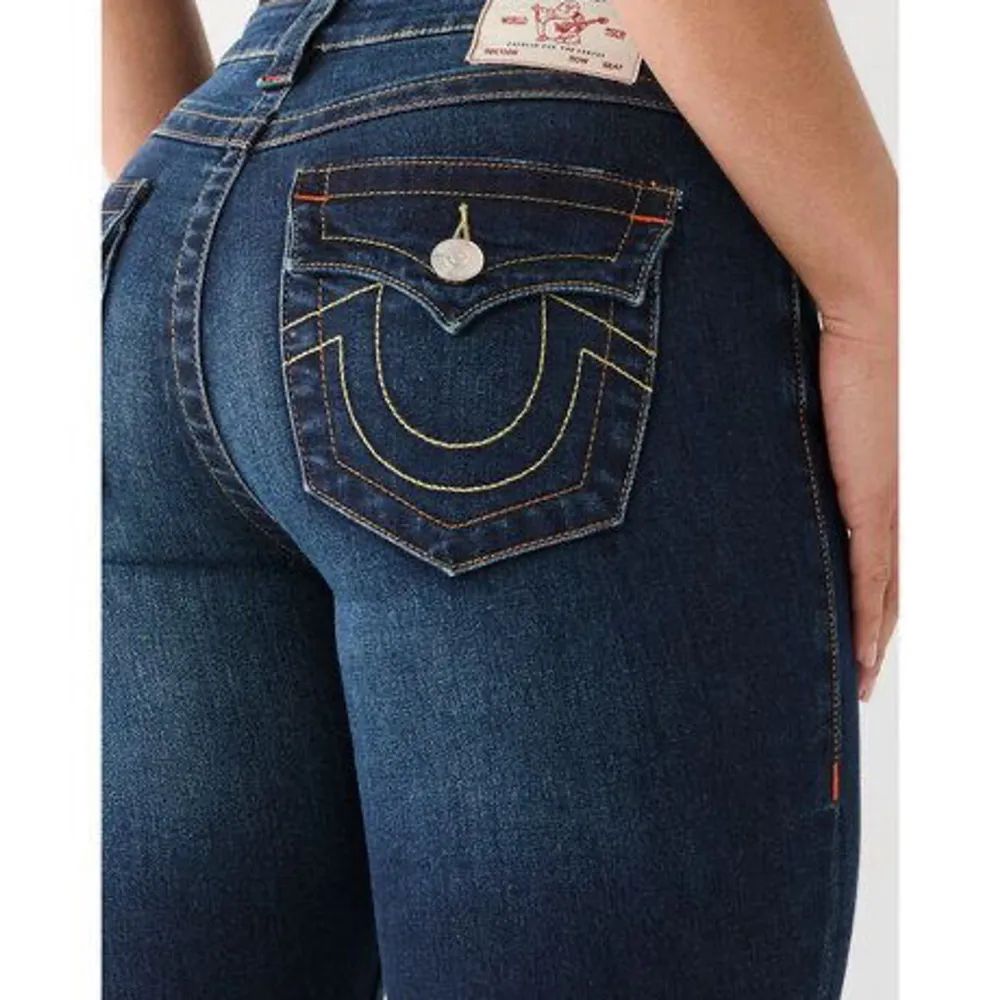 Säljer mina superfina true religion jeans då det inte kommer till användning! Används ca 5 gånger  Ny pris 1 299kr. Jeans & Byxor.