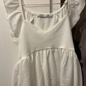 Topp - Supersöt topp från lager 157 men har aldrig använt. Den är i storlek S men är väldigt stretchig så skulle nästan kunna säga att den passar även folk som har L