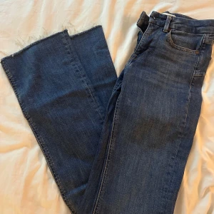Zara bootcut jeans  - Bootcut jeans från Zara, använda få gånger, väldigt bra skick🥰