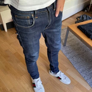 Blåa nudie jeans Lean dean 3032 - Jag säljer dessa jeans i storlek 3032 och de har självklart inga defekter, modellen är Lean dean och jag fraktar samma dag