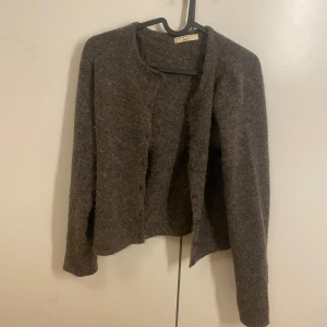 Säljer min kofta - Säljer min kofta från Gina❤️