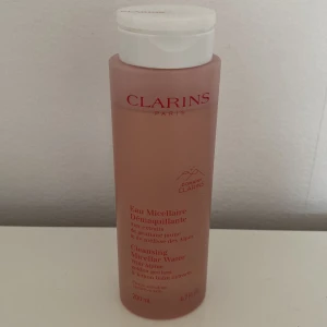 Clarins Cleansing Micellar Water 200 ml - Micellärt rengöringsvatten som tar bort smink och orenheter från ansiktet. 200 ml  Mängd kvar ca 80%