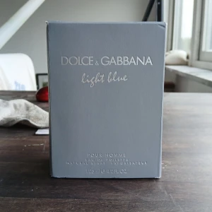 Dolce gabbana oanvänd - Helt ny dolce gabbana light blue  Jag önska mig det i present men fick av olika personer så har en över om någon är intresserad pris kan diskuteras lägsta jag går är 750