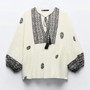 Zara blus - Jättefin blus från zara som inte kommer till användning 💕fler bilder kan visas om det behövs!