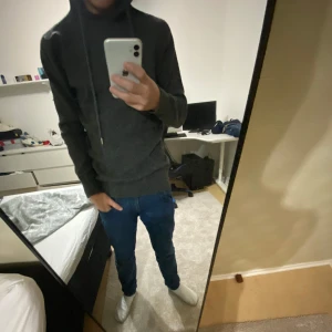  Kashmir hoodie - Säljer denna feta Kashmir hoodien för bra pris den e använd ett fåtal gånger. Skick 9/10