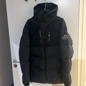 Sail racing vinterjacka - Sail racing vinterjacka. Storlek M. Bra skick, den är som ny. 