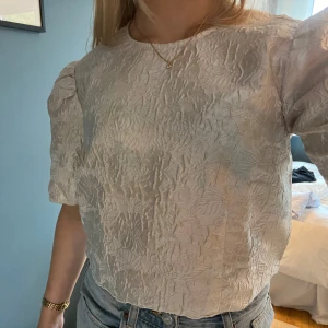 Lindex blus - Solglasögon från komono, köpta på Vallgatan 12