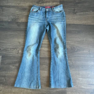Miss Sixty Jeans - Miss sixty jeans köpta på humana i storlek 28. Använda men ändå i bra skick. Skriv för mått, mer bilder eller andra frågor. 💕