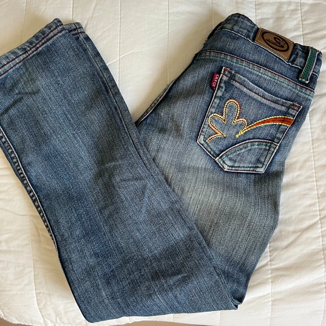 Vintage jeans med detalj på fickor