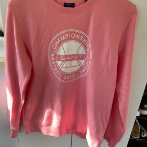 Gant sweatshirt  - En Gant sweatshirt i storlek 176.