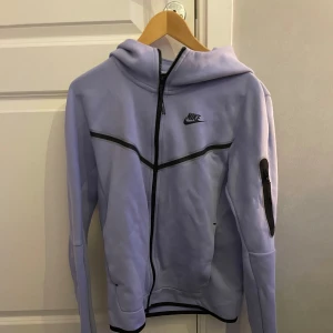 Nike tech fleece Lavendel - Nike tech fleece lavendel. Pris är inte hugget i sten