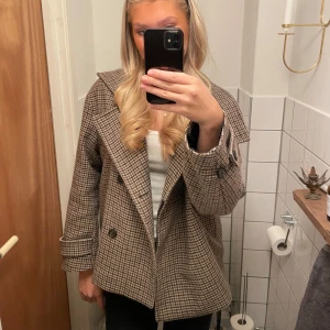 Arket kappa - Säljer min superfina arket kappa som är från förra årets kollektion💕 sparsamt använd så i fint skick utan defekter. 