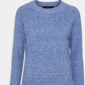 Vero Moda tröja  - Superfin blå nyans av stickad tröja från vero Moda . Jättebra skick . Knappt andvänd. Hör av dig vid frågor ❤️